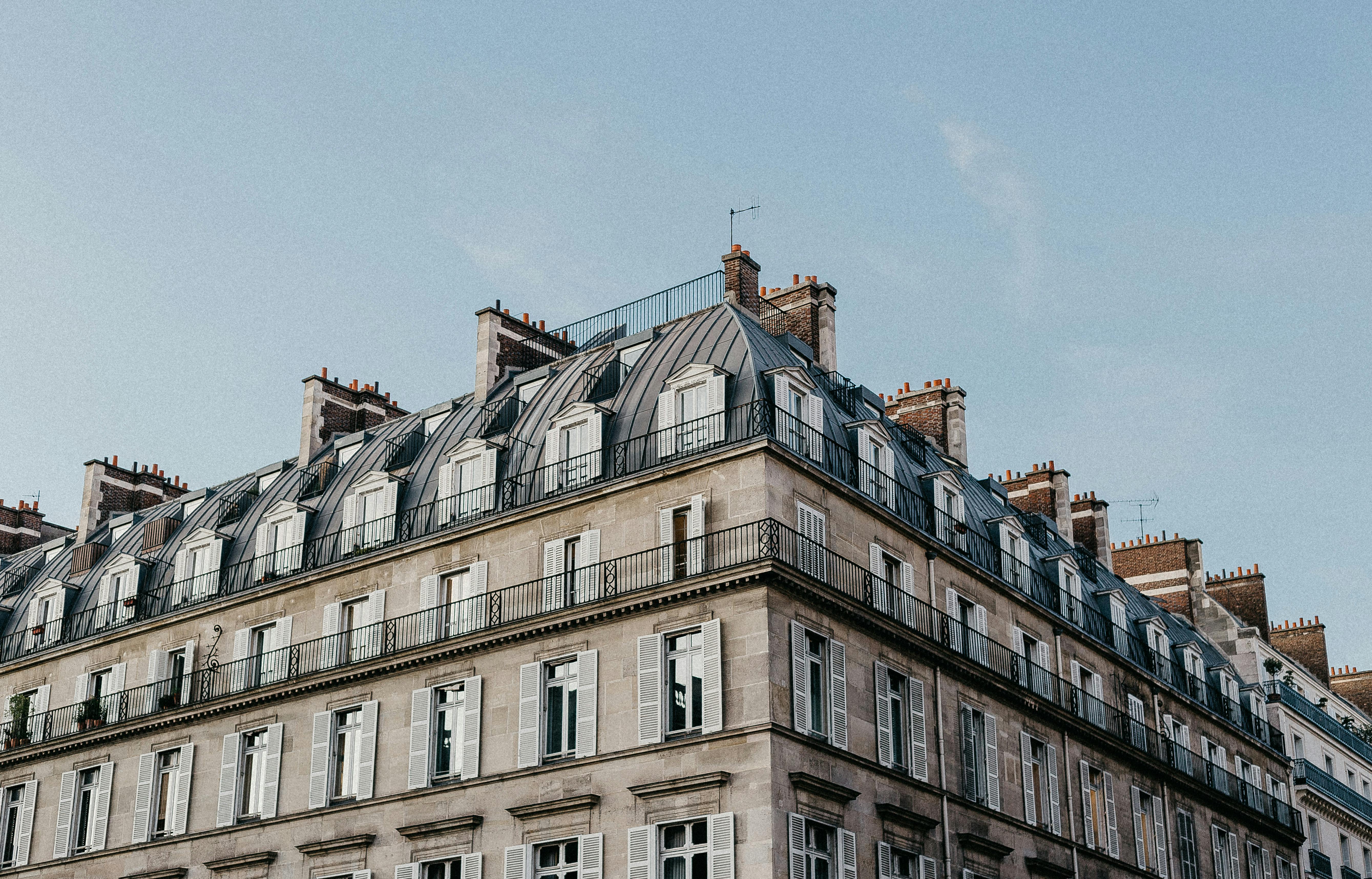 Vendre son bien en 2026 : agence ou autonomie, quel choix faire ?