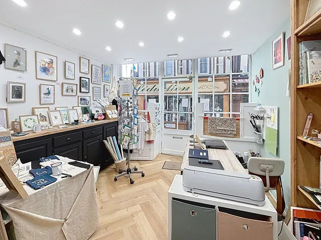 Local commercial de 43 m² en plein centre-ville — Pont-Audemer — photo 2